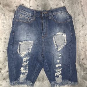 Ripped Bermuda shorts